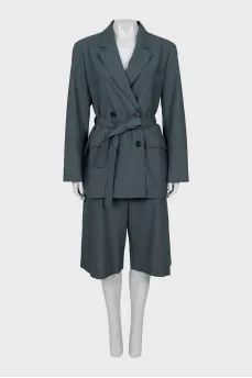 Green suit with shorts