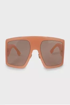 Sunglasses with pink frame