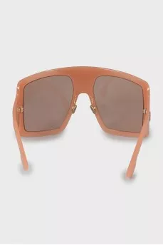 Sunglasses with pink frame
