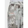Loose-fitting trousers with print