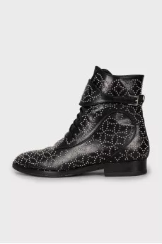 Leather boots with silver decor