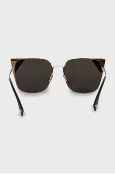 Thin frame sunglasses in gold color