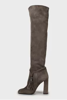Suede boots decorated with tassel