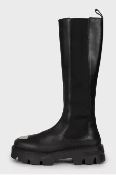 Boots with metal decoration on the toe