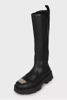 Boots with metal decoration on the toe