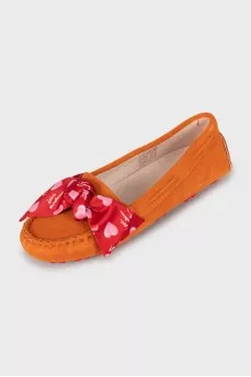 Suede moccasins decorated with bows