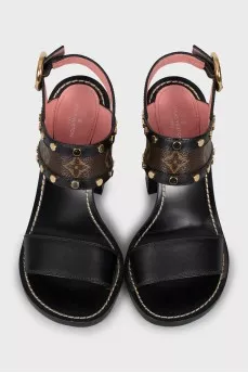 Leather sandals with heels