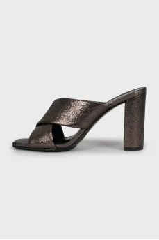Leather sandals with weave