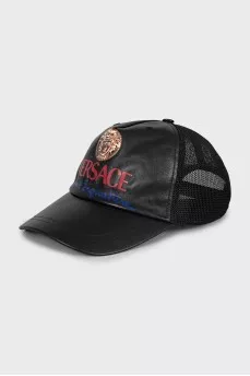 Men's cap made of leather and textile