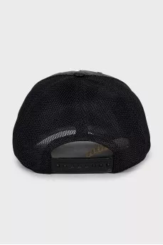 Men's cap made of leather and textile