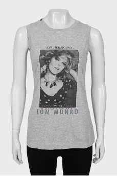Gray T-shirt with print