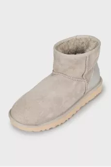 Insulated ugg boots made of grey suede