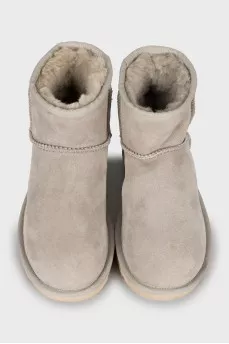 Insulated ugg boots made of grey suede