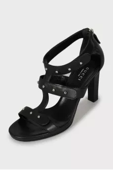 Leather sandals with metal elements