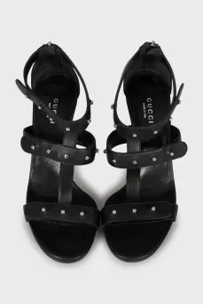 Leather sandals with metal elements