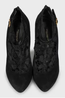 Stiletto heels decorated with lace