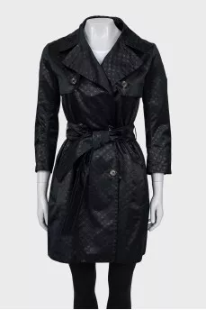 Coat with detachable sleeves