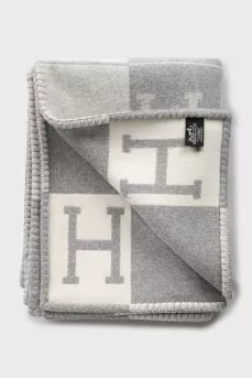 Avalon III pillow and blanket set
