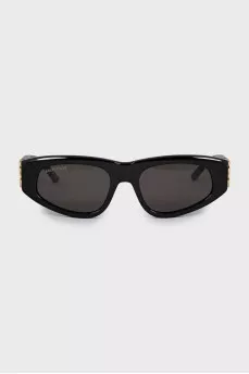 Sunglasses with golden brand logo