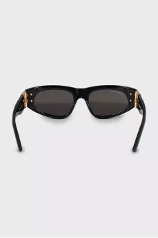 Sunglasses with golden brand logo
