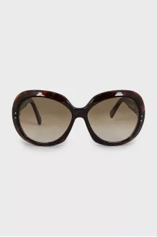 Sunglasses with gradient lenses