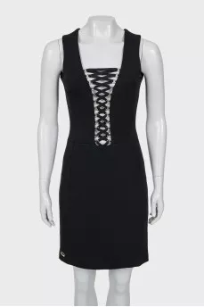 The fitted dress is decorated with lacing