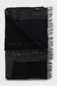 Scarf in combined colors with fringe
