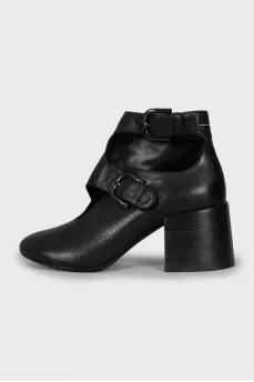 Leather ankle boots with cutouts
