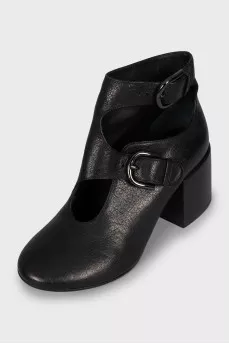 Leather ankle boots with cutouts