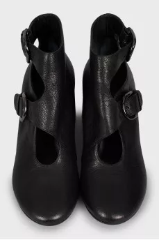 Leather ankle boots with cutouts