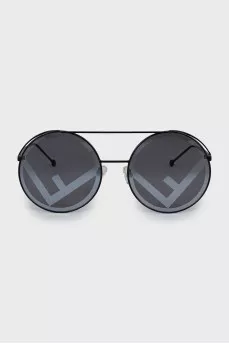 Sunglasses with logo on lenses