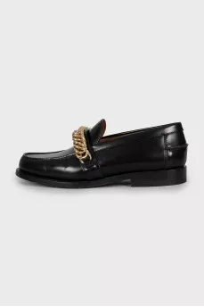 Leather loafers decorated with chain