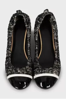 Textile shoes with leather toe