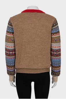 Knitted sweater with a loose fit