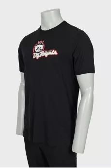 Men's T-shirt decorated with a patch