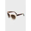 Sunglasses with logo on the frame
