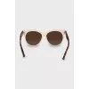 Sunglasses with logo on the frame