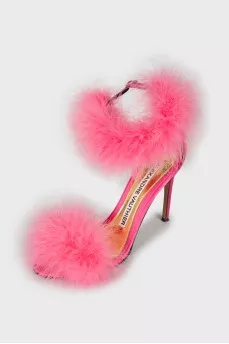 Sandals decorated with feathers