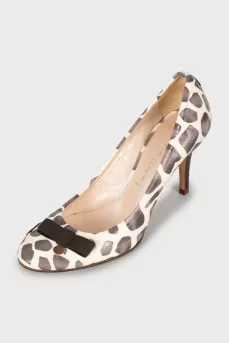 Leather shoes with a bow