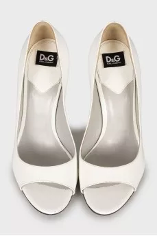 Open-toe boulevard shoes