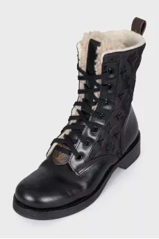 Insulated boots with brand logo