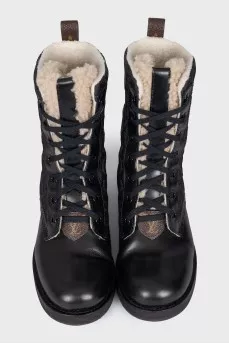 Insulated boots with brand logo