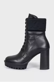 Leather boots with heels