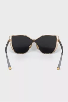 Sunglasses with brand logo on lenses
