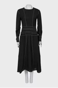 Fitted dress with contrast stitching