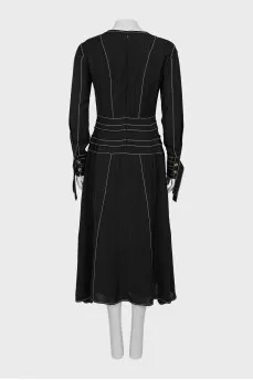 Fitted dress with contrast stitching