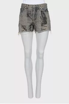 Denim shorts with pockets