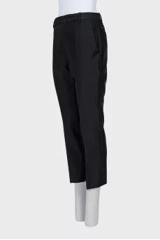 Cropped trousers made of black wool
