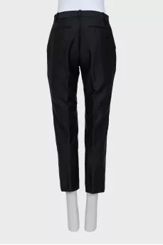 Cropped trousers made of black wool