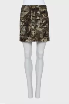 Skirt with accent buttons